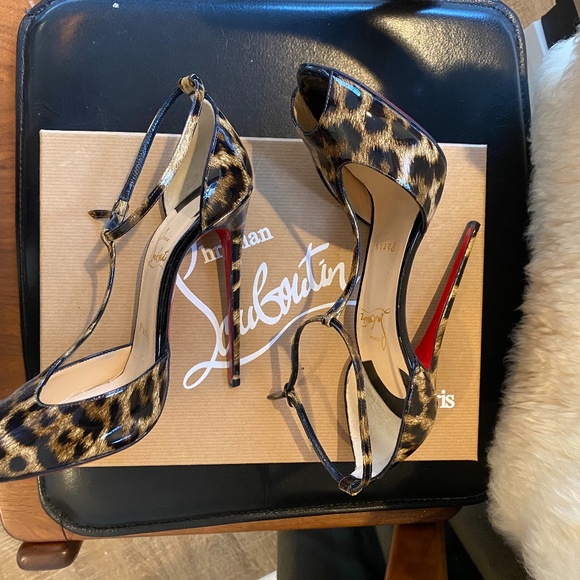 Christian Louboutin ベロア生地フラットシューズサイズ38.5 ccmohmand